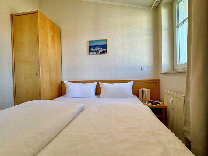 Room 4, Ferienwohnung Ostseenah mit Balkon und Ahoi-rabatt, Vorpommern-Rügen