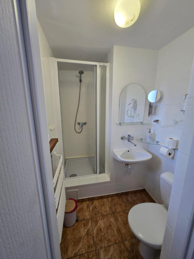 Bathroom 2, Willa Stefania - Pokoje ze sniadaniami, Koszalin