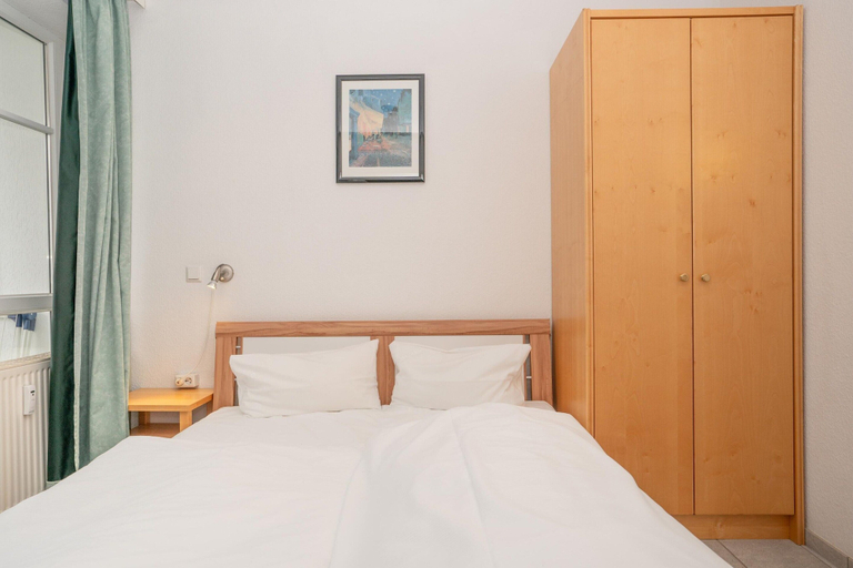 Room 1, Attraktive Ferienwohnung mit Balkon Ostseenah in Sellin, Vorpommern-Rügen