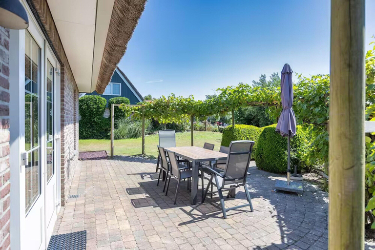 Balcony 3, Lavish 4-person Beach Villa in Makkum, Wûnseradiel