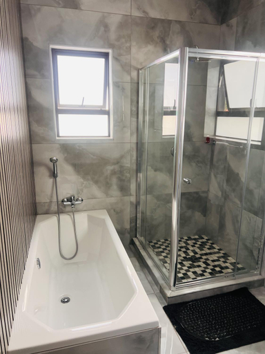 Bathroom 4, Zindiza Guesthouse 2, Nkangala