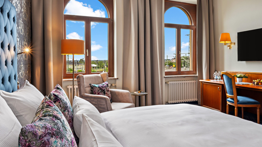 Bedroom 3, Hotel Bayerischer Hof Dresden, Dresden