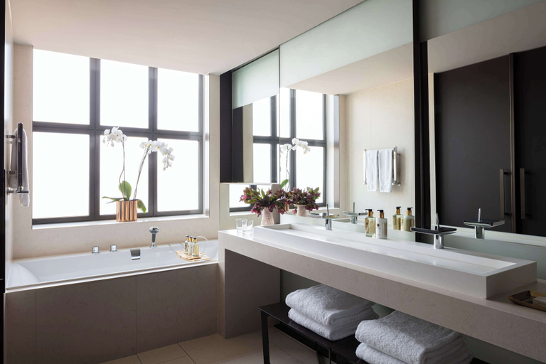 Bathroom 5, Anantara Grand Hotel Krasnapolsky Amsterdam, Amsterdam