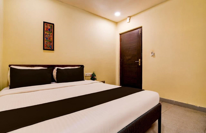 Room 2, Townhouse AB Block Newtown Aristro Inn, North 24 Parganas