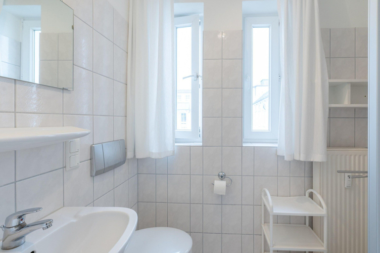Bathroom 3, Ostseeurlaub fur 2 - Ferienwohnung in Sellin mit Balkon, Vorpommern-Rügen