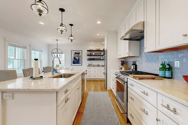 Private kitchen 3, Elegant Home With Veranda & Water View, Walk to Downtown Boothbay Harbor, Lincoln
