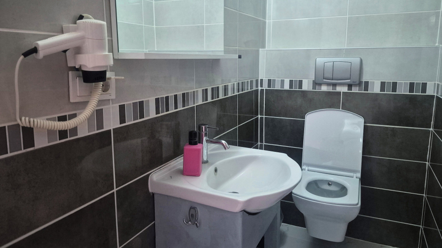 Bathroom 5, Karaburun Konak Hotel, Karaburun
