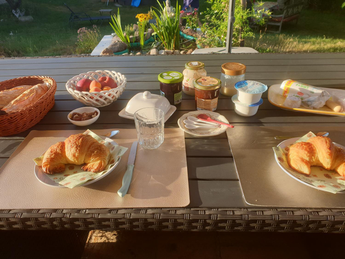 Food & Drinks