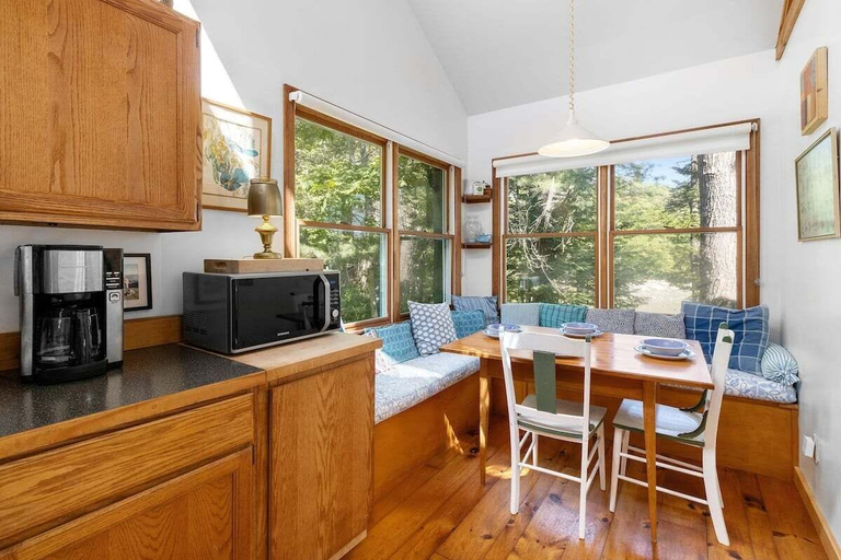 Others 4, Sea Heather Cottage: Sunny Waterfront Escape for N, Lincoln