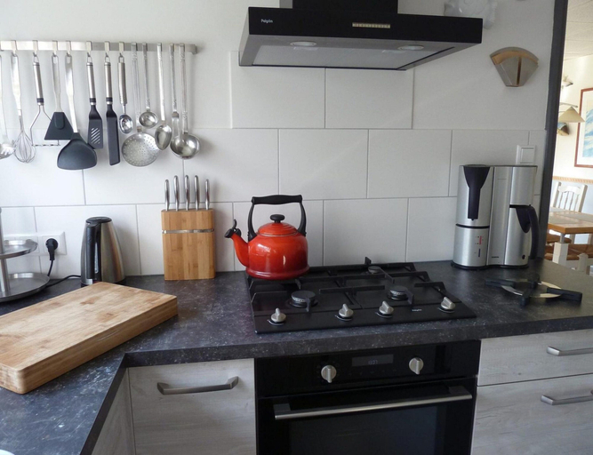 Private kitchen 2, Family Bungalow With Enclosed Garden, Veere