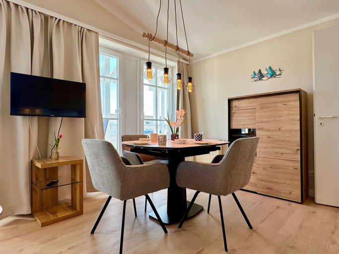 Living room 2, Ferienwohnung Ostseenah mit Balkon und Ahoi-rabatt, Vorpommern-Rügen