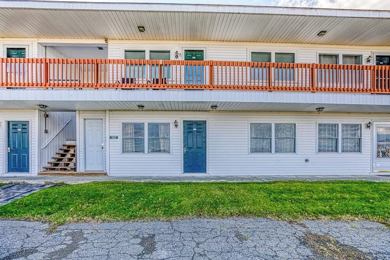 Exterior detail 2, Charming Condo w/ Lake Access, Dock, Wifi & Mountain Views, Somerset