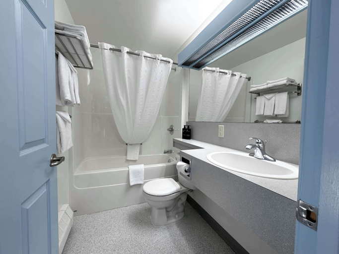Bathroom 5, Eldorado, a Coast Hotel, Yukon