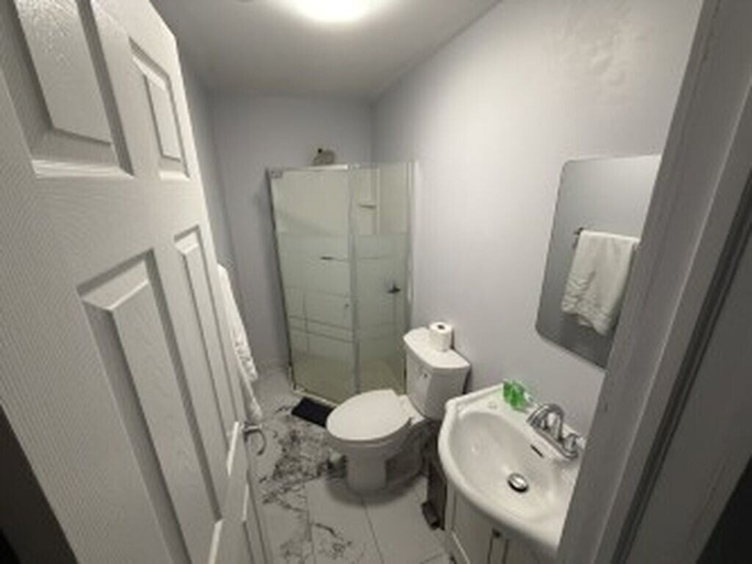 Bathroom 4, Xenios Suites, Ottawa