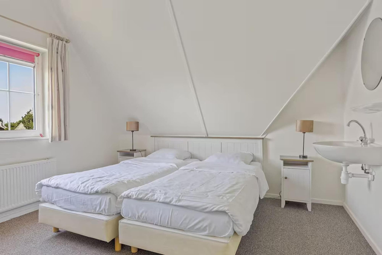 Room 2, Romantic Villa for 2-guests With Sauna, Makkum, Wûnseradiel