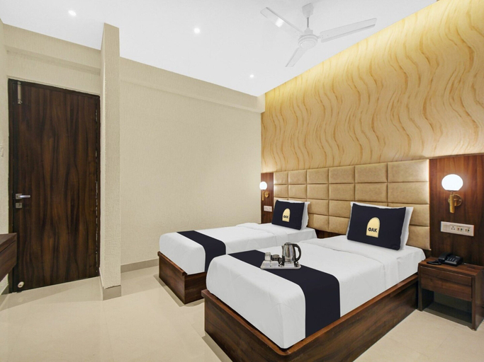 Room 5, Townhouse Oak Hotel Lake View Royal, Kolkata