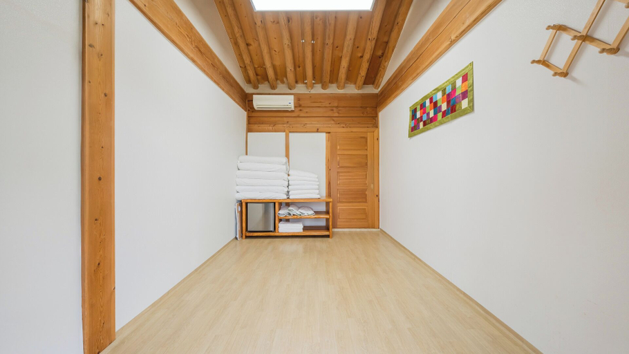 Bedroom 2, Gyeongju Wadamjung Hanok Pension, Gyeongju