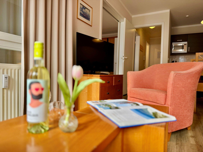 Living room 5, Stilvoll Eingerichtete Ferienwohnung mit Grossem Balkon in Sellin, Vorpommern-Rügen