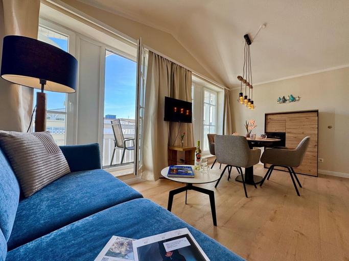 Living room 2, Ferienwohnung Ostseenah mit Balkon und Ahoi-rabatt, Vorpommern-Rügen