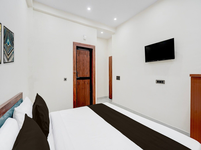 Room 5, Super Hotel O Shree Ji Puram, Mathura
