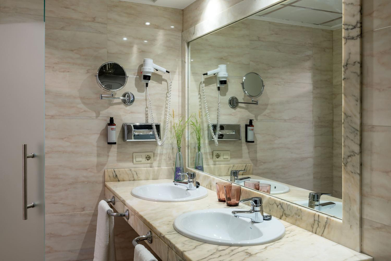 Bathroom 2, Hotel Elche Centro Affiliated by Meliá, Alicante