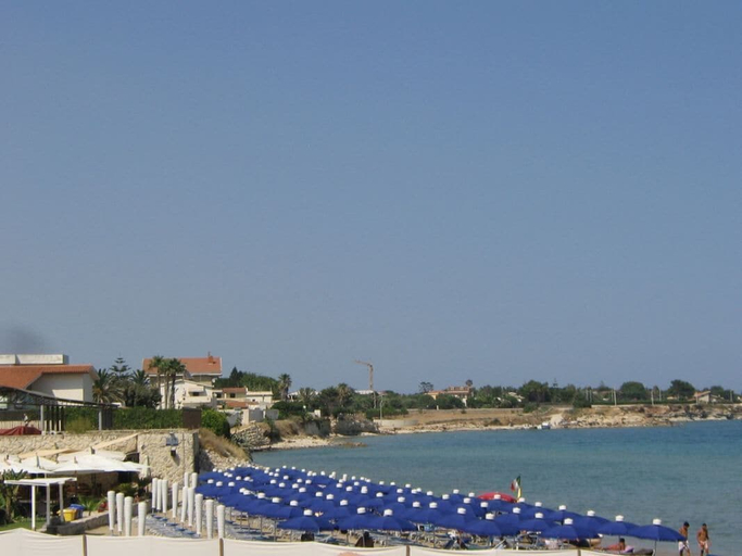 Beach 4, 2nd Floor Apartment Air Conditioned - Wi-fi With Panoramic Terrace, Syracuse