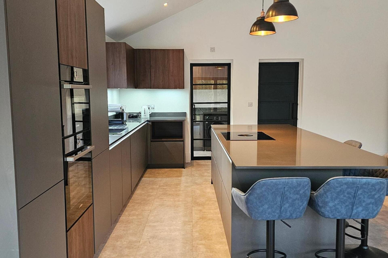 Private kitchen 5, Luxury Kent Bungalow Retreat Sleeps 12, Kent