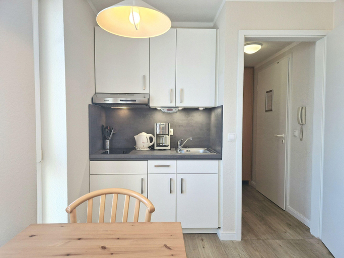 Private kitchen 2, Fantastisches Studio im Seepark Sellin mit Balkon, Vorpommern-Rügen