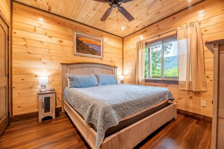 Room 4, Serenity Summit, Sevier