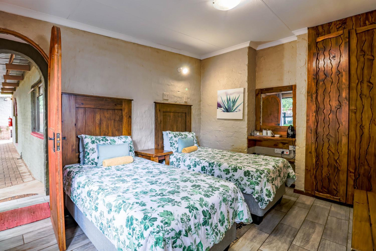 Bedroom 2, Flamboyant Guesthouse, Waterberg