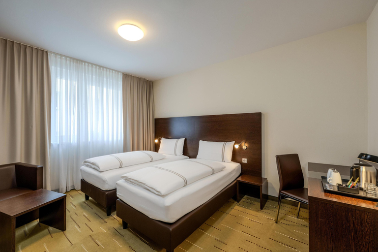 Bedroom 4, Premier Inn Berlin City Spittelmarkt, Berlin