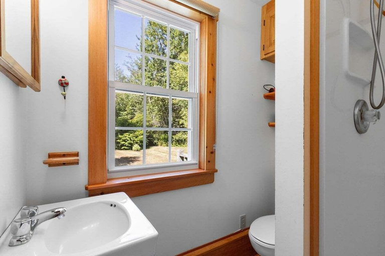 Bathroom, Sea Heather Cottage: Sunny Waterfront Escape for N, Lincoln