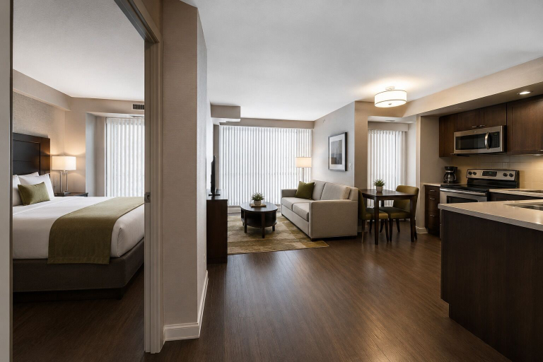 Room 2, Ellora Hotel & Suites, Toronto