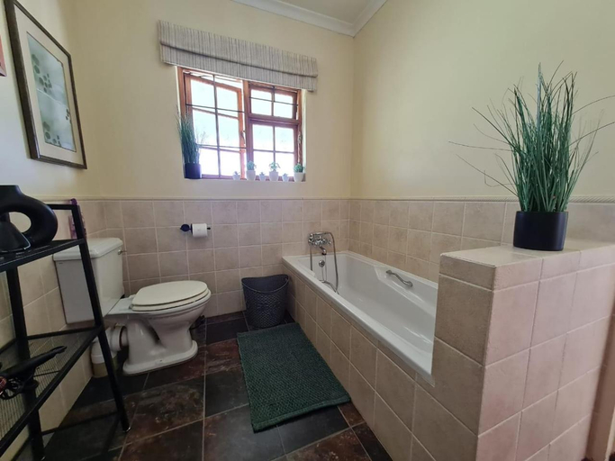 Bathroom 2, Meadow View Guest Room, Gert Sibande