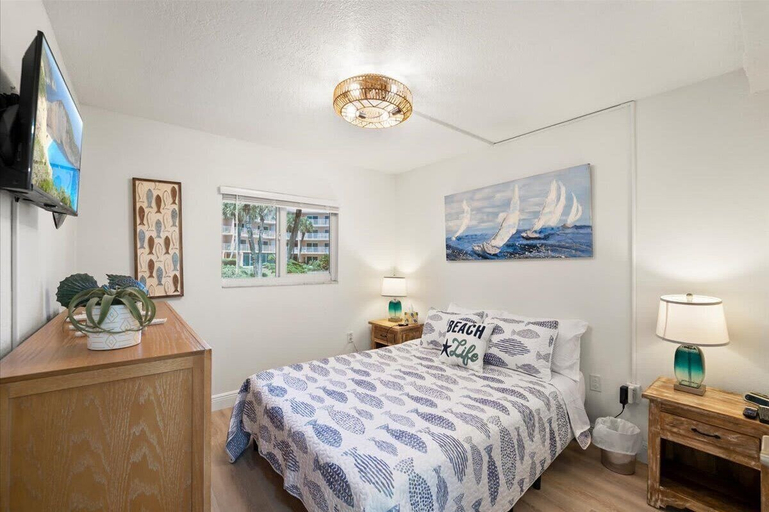 Room 2, Summer Deal: Free Tix and Beach Gear Credit, Saint Johns