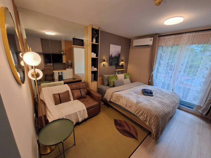 Room 2, Modern Studio Pool View, King Bed, BTS Punnawithi, Bang Na