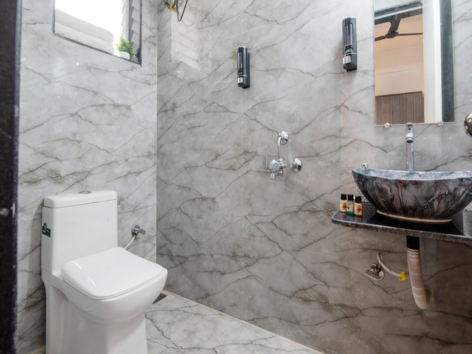 Bathroom 2, Ventara Bliss 4bhk by Palette Pool Lonavala, Pune