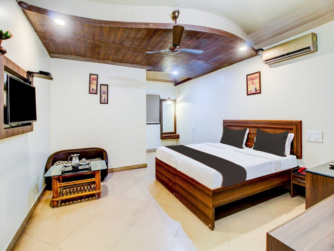 Room 2, Townhouse Dange Chowk Bus Terminal, Pune