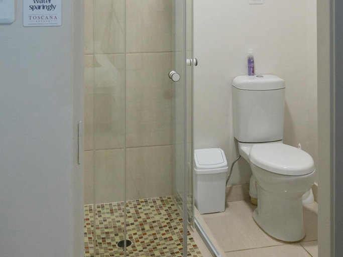 Bathroom 2, In die Veld Guest Rooms, Mangaung