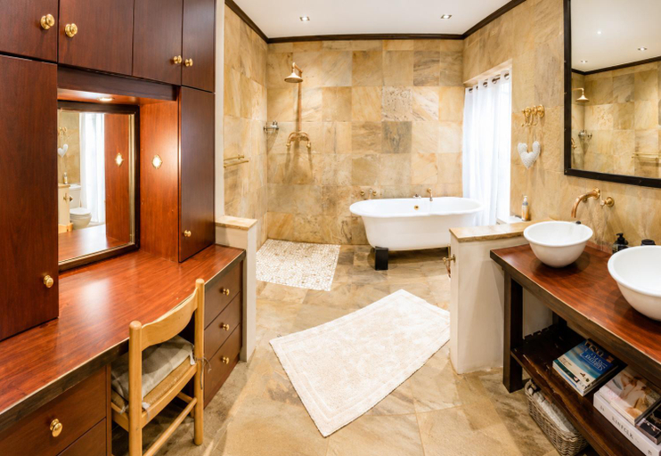 Bathroom 2, Ladera - Vista Self-catering Guesthouse, Cape Winelands