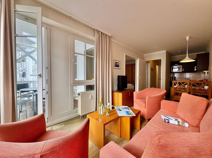 Living room 2, Stilvoll Eingerichtete Ferienwohnung mit Grossem Balkon in Sellin, Vorpommern-Rügen