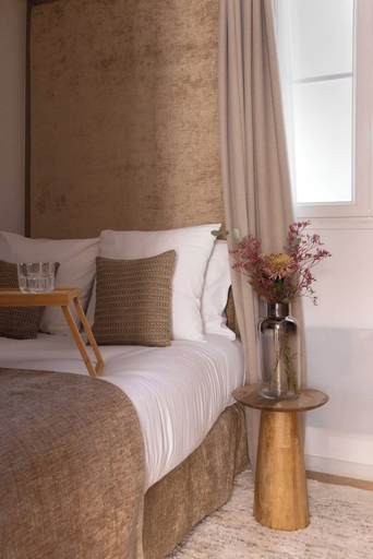 Living room 5, Charming Modern Studio With AC - Le Marais, Paris