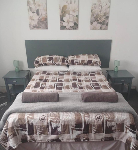 Bedroom 2, The Garden Cottage, Capricorn
