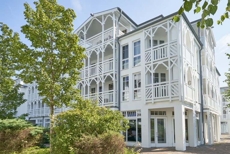 Exterior 2, Liebevoll Eingerichtete Ferienwohnung fur 4 mit Balkon in Sellin, Vorpommern-Rügen