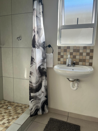 Bathroom 3, Relaxa Sleep & Go, City of Cape Town