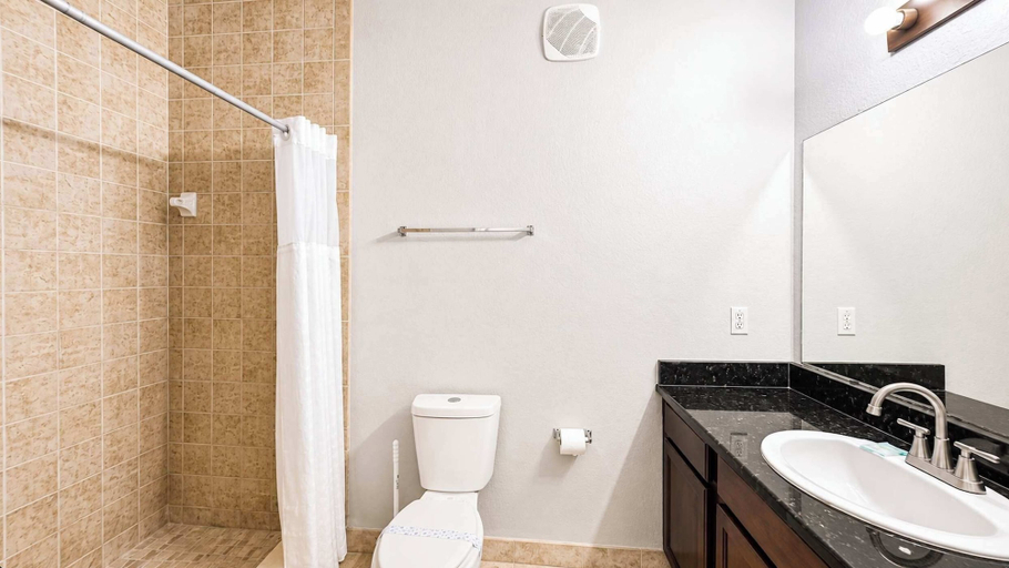 Bathroom 2, La Dolce Vita at Tuscana, Osceola
