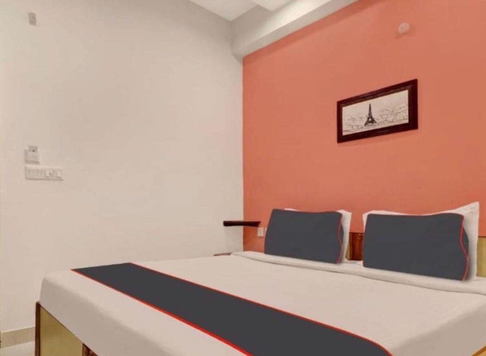 Room 5, Classic Hotel O Temple Road Vemulavada, Karimnagar
