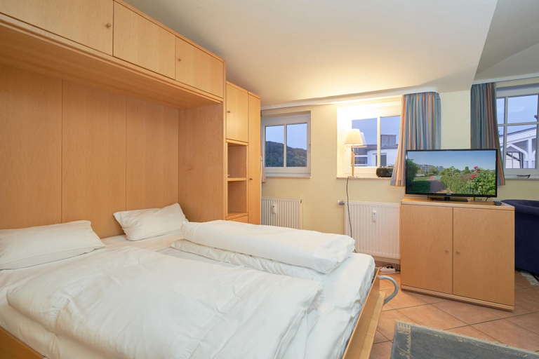 Living room 2, Geraumige Ferienwohnung im Seepark Sellin mit Wlan, Vorpommern-Rügen
