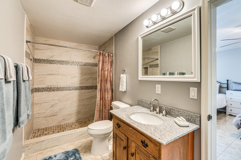 Bathroom 3, Bonanza Guest House, Pima