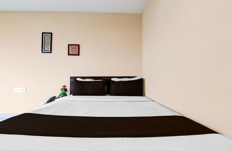 Room 4, Townhouse AB Block Newtown Aristro Inn, North 24 Parganas